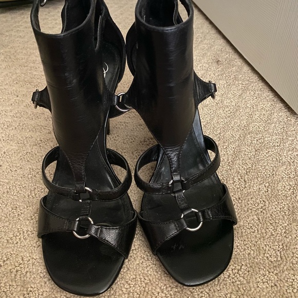 7.5 black leather straps heel lightly used.
